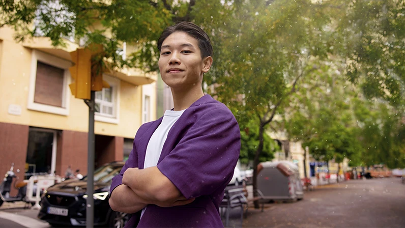 Seorang wanita yang tersenyum cerita tanpa gejala alergi